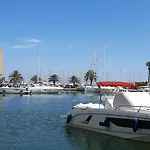 Les Iles D'or Au Port De Grand Climatise 耶尔