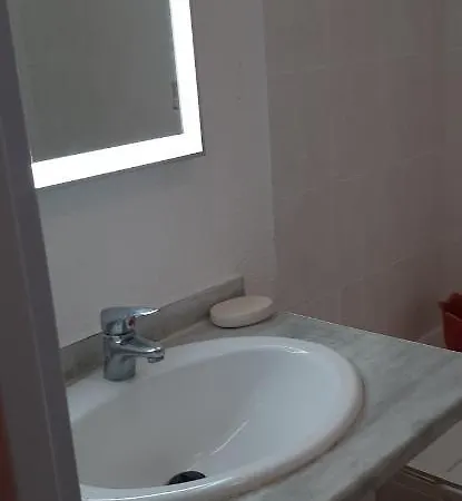 Les Iles D'or Au Port De Grand Climatise Hyères